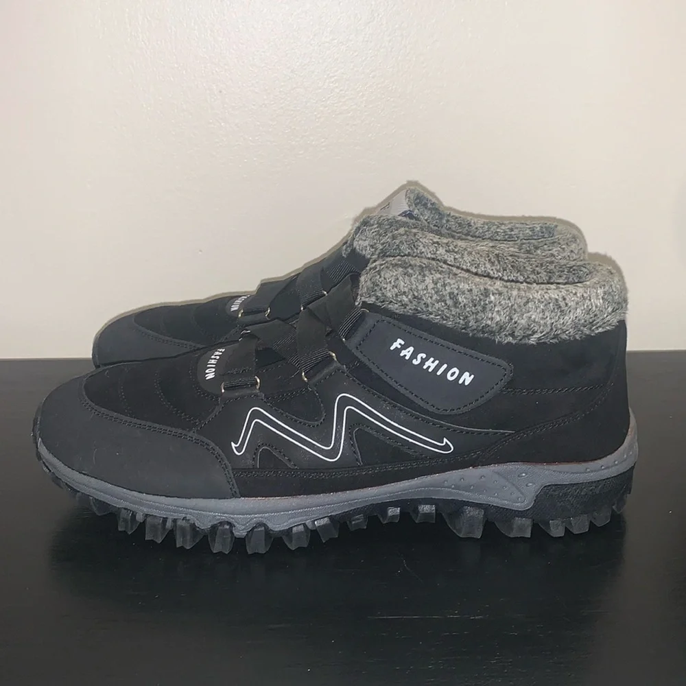 Faux Leather Fur Lined Unisex Snow Boots.  Size 12 Men’s. Size 14 Women’s